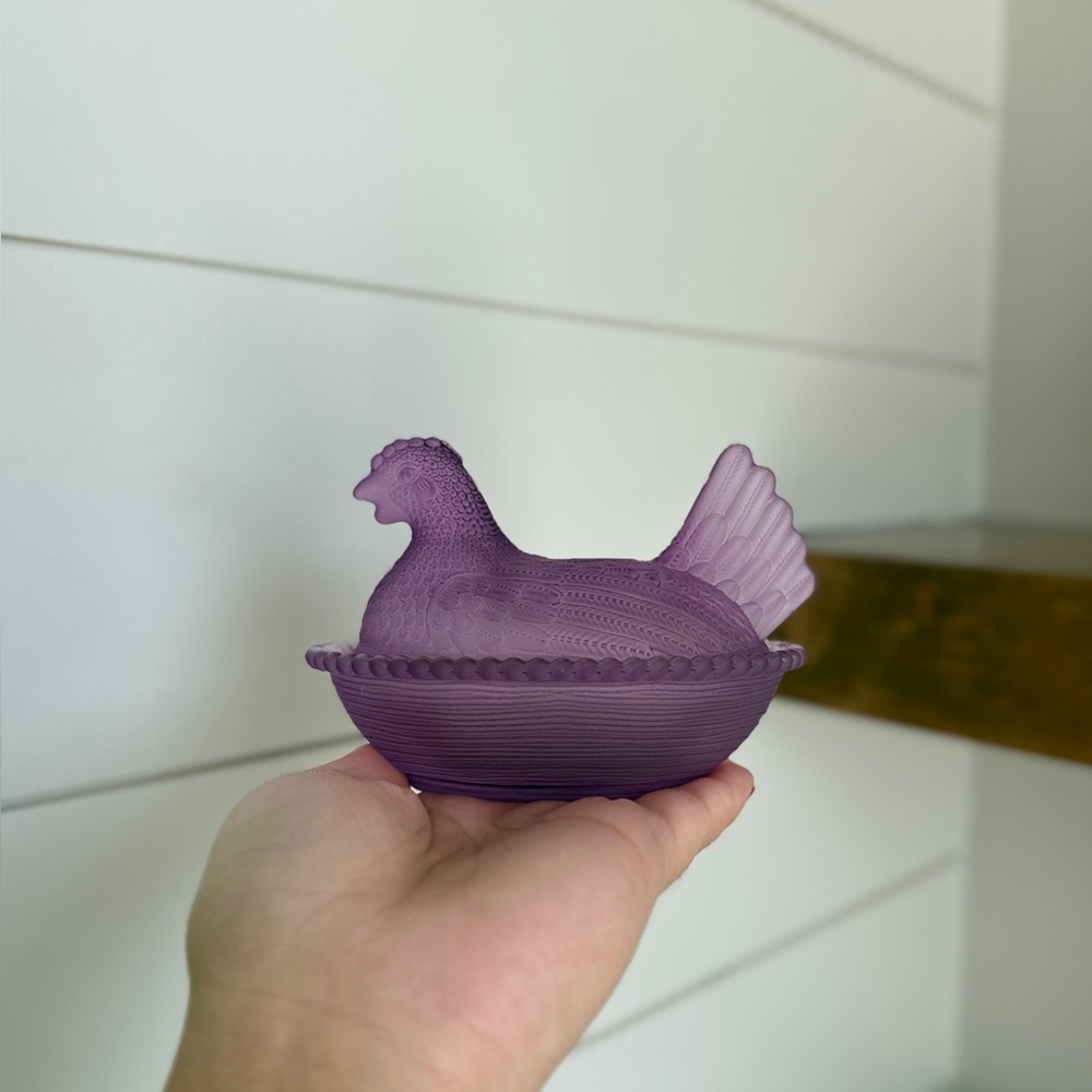 IMPORT Purple Satin Hen On Nest 4”!